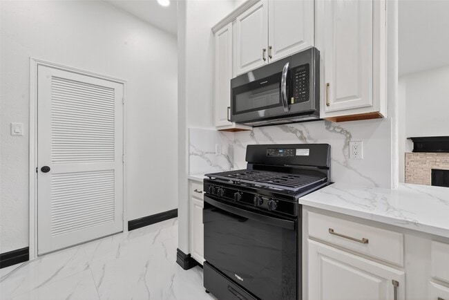 Building Photo - 10703 White Bridge Ln