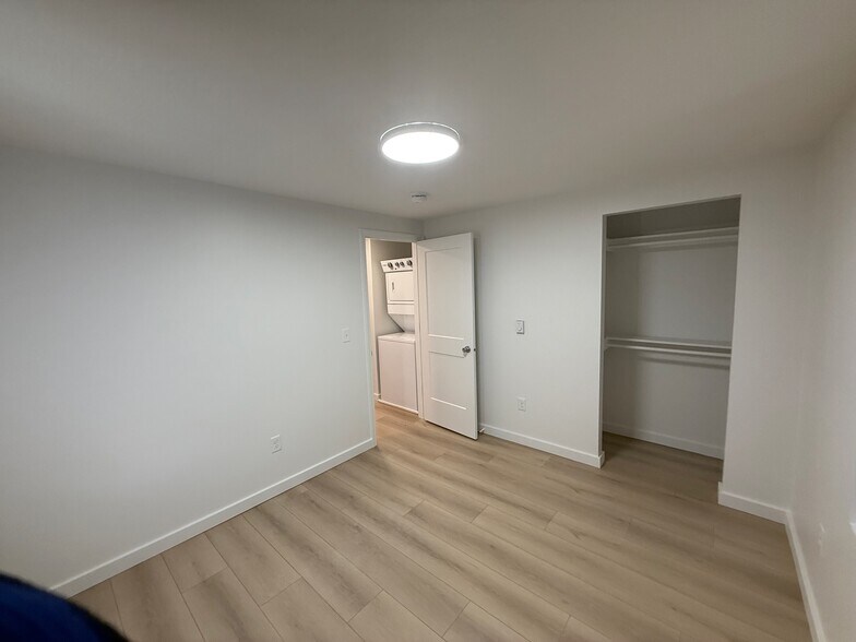 Building Photo - 418 Oak St