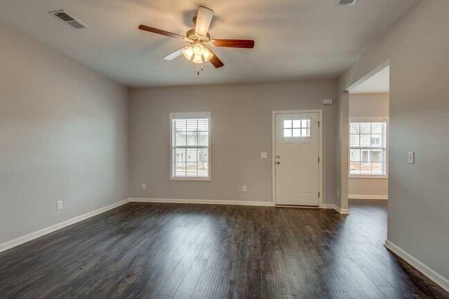 Building Photo - Fairview Station Charmer!  Perfectly comfortable 4/2.5 family home close to Westwood Elementary.