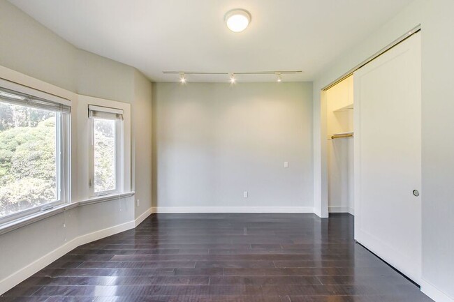 Building Photo - Modern 2bd/2ba in Prime Noe Valley Locatio...