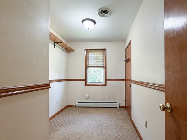 Building Photo - 213 Hahnstown Rd