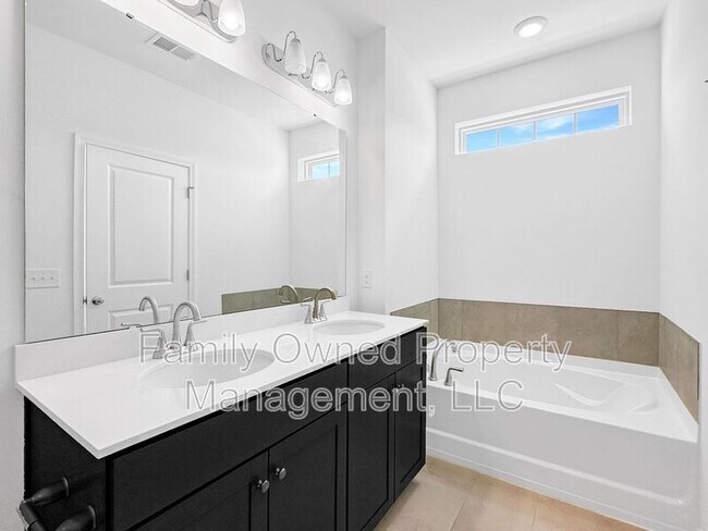 Building Photo - 162 Yorkshire Dr