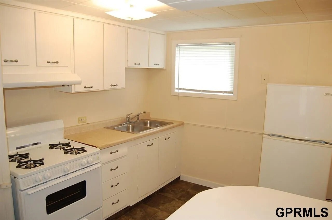 Building Photo - 610 W 22nd Ave