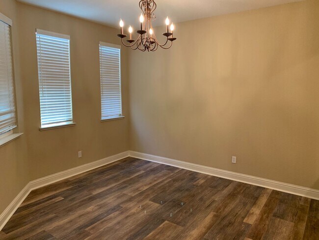 Building Photo - Single Story, Corner Lot in Brentwood!