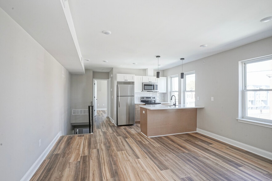 Building Photo - 133 S 57th St