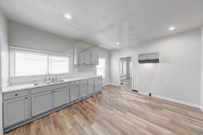 Building Photo - 3437 N Sherman Dr