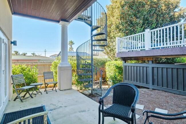 Building Photo - 22022 Front Beach Rd