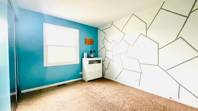 Room #1 - 826 Coral Ave