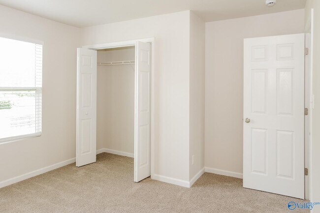 Building Photo - 129 Forestbrook Dr