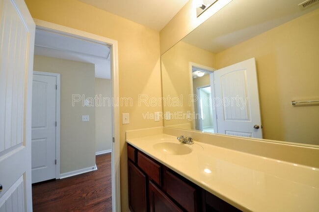 Building Photo - 1464 Wilford Dr NE