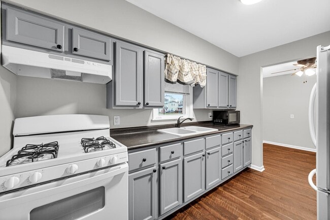 Building Photo - 944 N Jay Ave