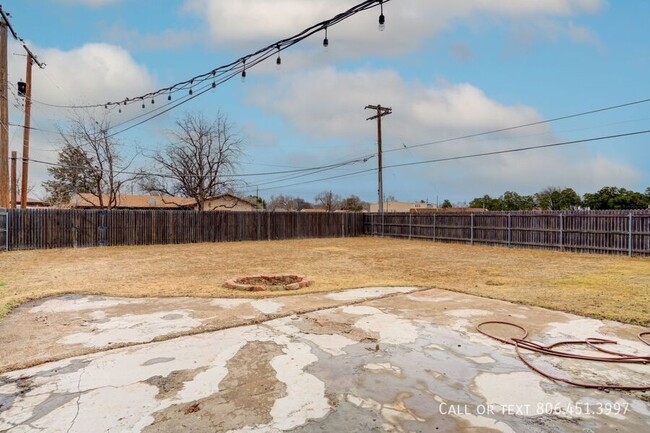 Building Photo - Adorable 3/2 Close to Texas Tech!