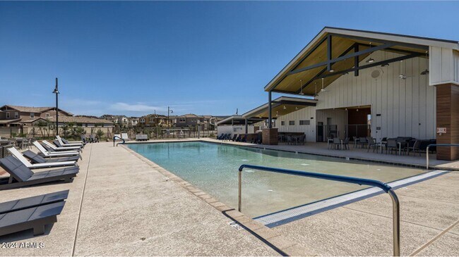 Building Photo - 4017 E Amoroso Dr