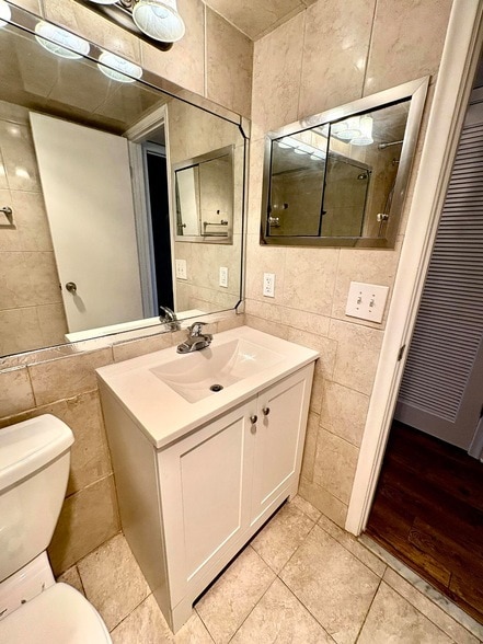 Building Photo - 372 Camden P