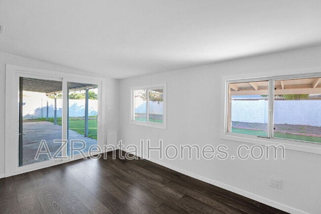 Building Photo - 621 W Plata Ave