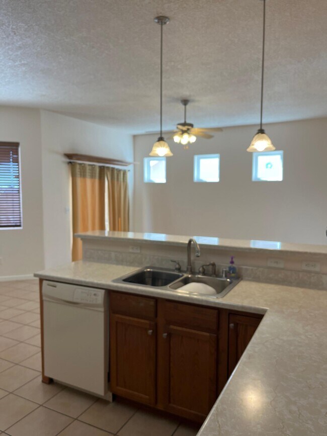 Building Photo - 1504 Reynosa Loop SE