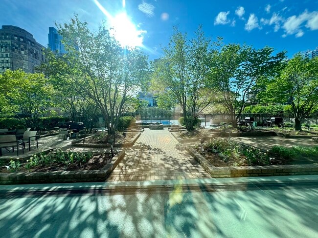 Building Photo - 400 N La Salle Dr