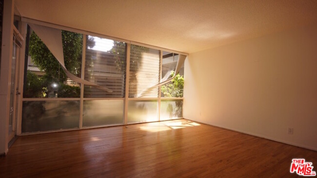 Building Photo - 11133 Rose Ave