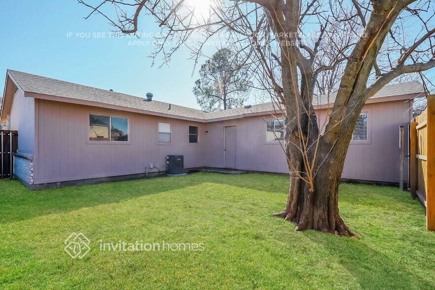 Building Photo - 923 Meadow Mead Dr