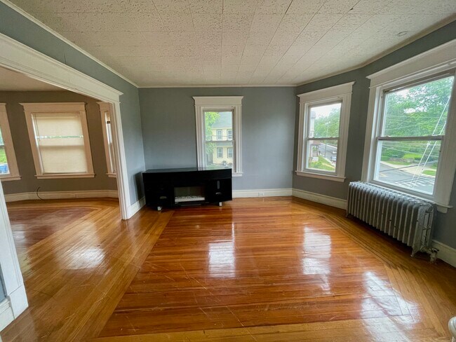 Building Photo - 275 Cooke St