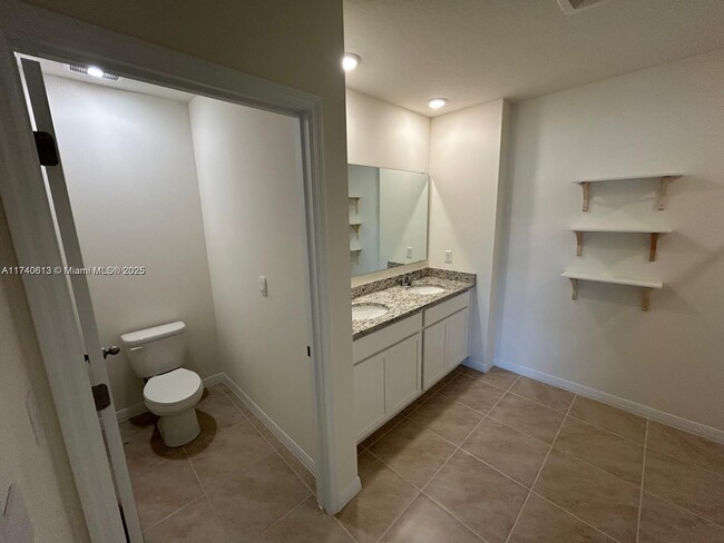 Building Photo - 3464 Sandalwood Dr