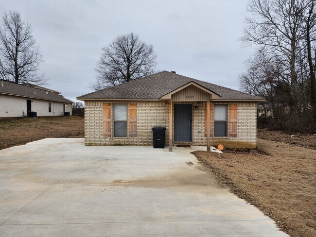 Building Photo - 1005 Belt St