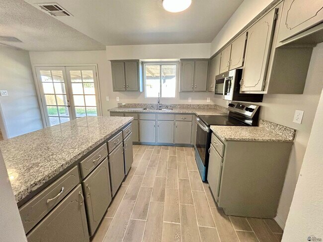 Building Photo - 1744 W 24th Dr