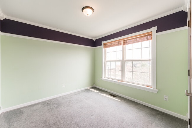Building Photo - 841 Pond Brook Ave