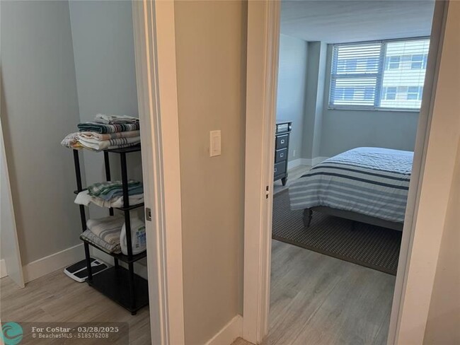 Building Photo - 1236 Hillsboro Mile