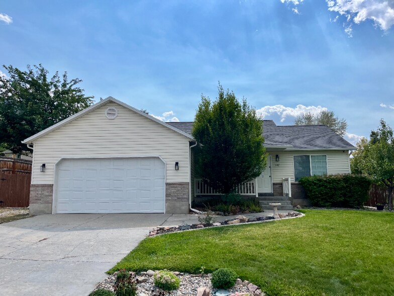 Primary Photo - 742 150 S