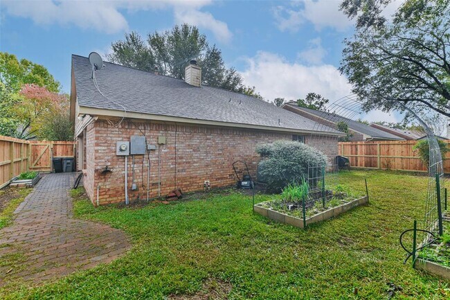 Building Photo - 10306 Wayward Wind Ln