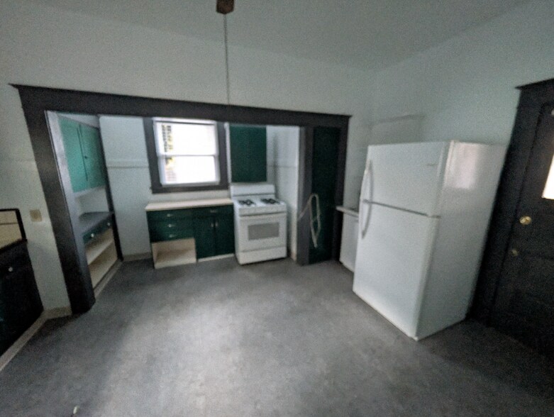 Building Photo - 208 W Sacramento Ave