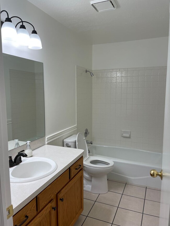 Building Photo - Desirable Kaysville Area/ 5 Bedroom Home