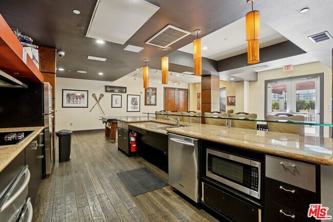 Building Photo - 100 S Alameda St