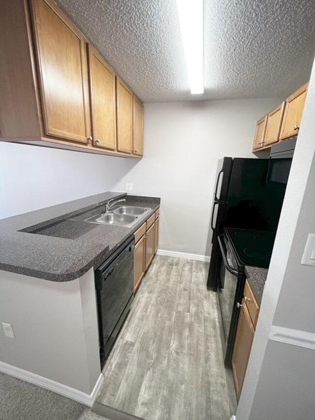 Building Photo - Corner Unit - 2nd Floor- 1 Bedroom 1 Bath for Lease in Brandon, FL