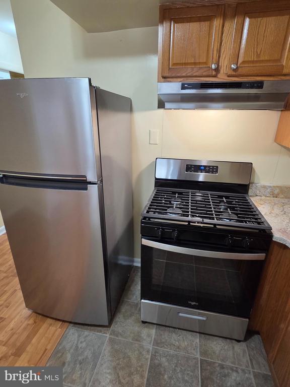 Building Photo - 553 Fanshawe St