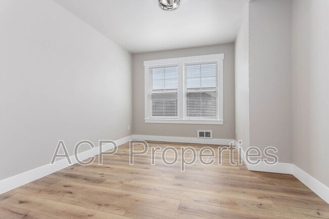 Building Photo - 2205 DeJong Dr