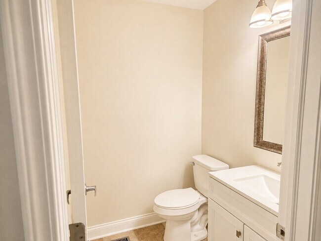 Building Photo - 320 Thistle Dr