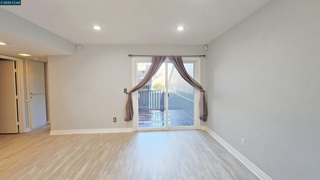 Building Photo - 347 Scottsdale Rd