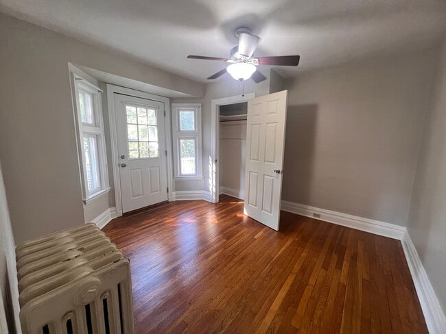 Building Photo - 641 Parkwood St NE