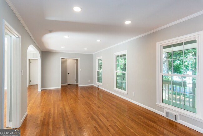 Building Photo - 80 Pinehurst Ln