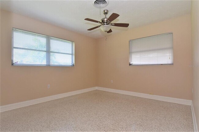 Building Photo - 6611 Colonial Dr