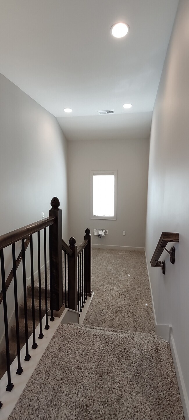 Building Photo - 15881 Valley View Dr