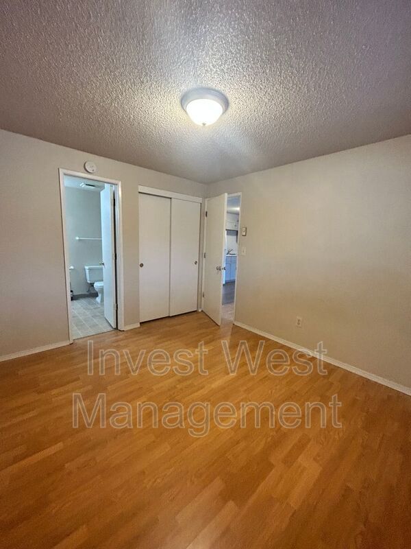 Building Photo - 8402 NE 8th Way