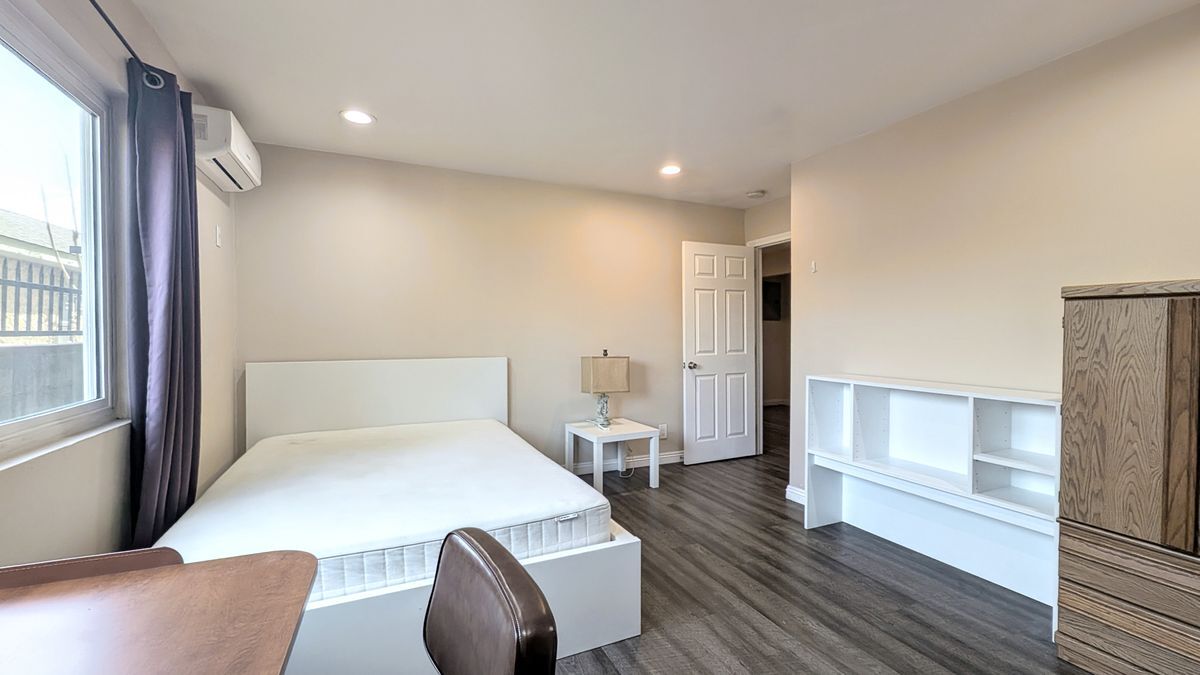 Building Photo - 1299 W 37th Dr