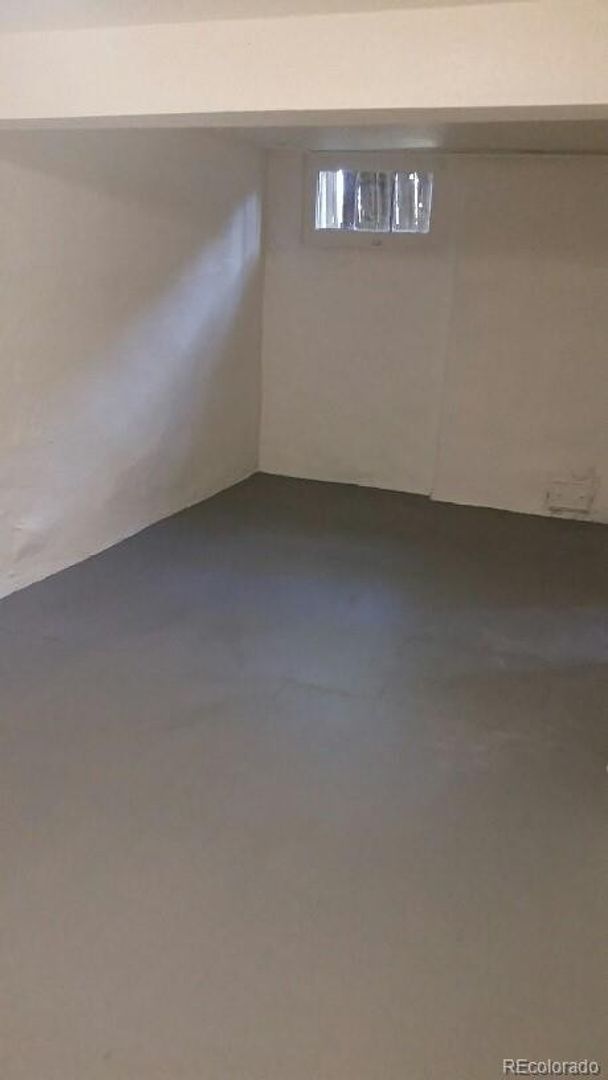 Building Photo - NICE 4-BEDROOM DUPLEX UNIT WITH GARAGE IN SUNNYSIDE! WATER, SEWER & TRASH INCLUDED!