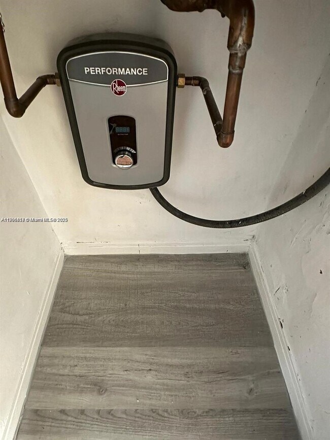 Building Photo - 1830 Cleveland St