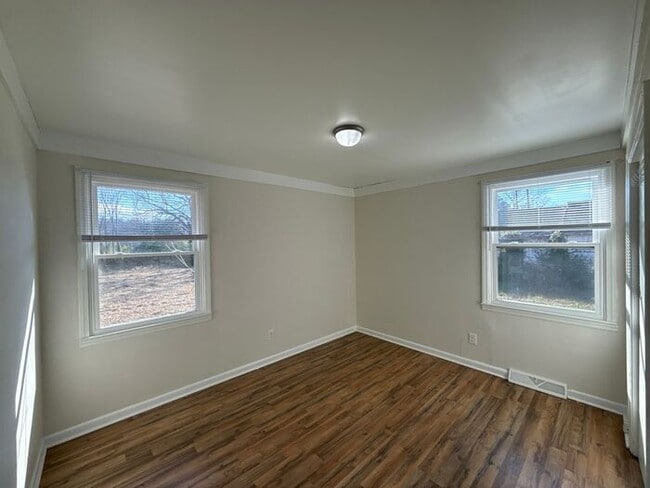 Building Photo - T.R. Lawing Realty Property