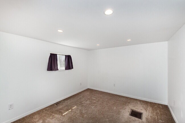 Building Photo - Charming 3-Bedroom Retreat with Pole Barn - $2000/Month