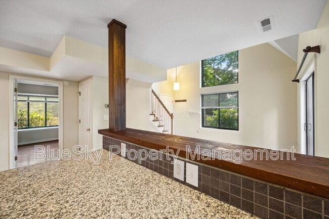 Building Photo - 1676 Royal Oak Ct